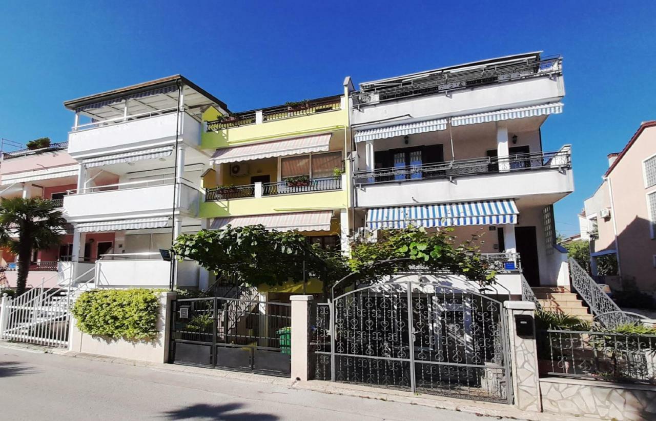 Paradise Beach Apartments Rovinj Exterior photo